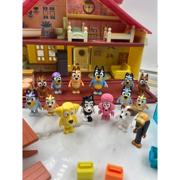 Bluey Ultimate Heeler House Beach Cabin Mega Lot Figures Furniture Pool Grill